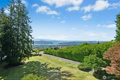 4736 Somerset Avenue SE, Bellevue, WA 98006 - Photo 1