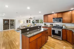 337 N 105th St, Seattle, WA 98133 - Photo 17
