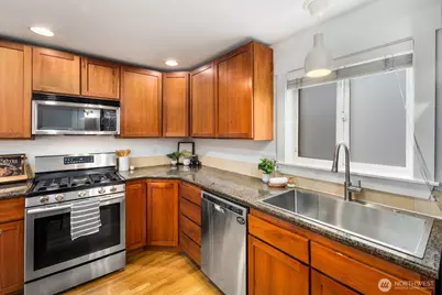 337 N 105th Street #A, Seattle, WA 98133 - Photo 5