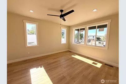 22 Benjamin Place, Malaga, WA 98828 - Photo 15