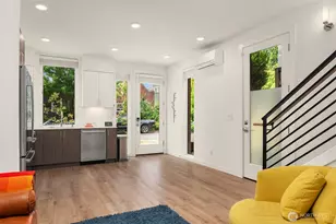 422 10th Ave E, Seattle, WA 98102 - Photo 9