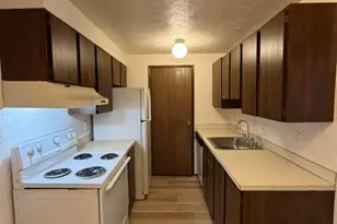 2100 N 106th St, Seattle, WA 98133 - Photo 3