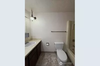 2100 N 106th Street #104, Seattle, WA 98133 - Photo 11