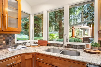 16 Bridlewood Circle, Kirkland, WA 98033 - Photo 9