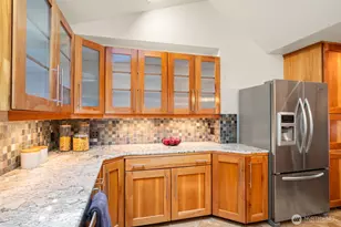 16 Bridlewood Cir, Kirkland, WA 98033 - Photo 11