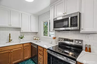 108 N 184th Street, Shoreline, WA 98133 - Photo 7