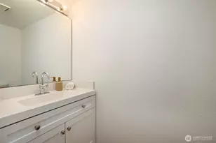 604 122nd Ave NE, Bellevue, WA 98005 - Photo 9