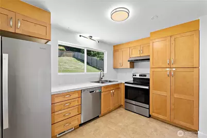 230 105th Avenue SE, Bellevue, WA 98004 - Photo 9