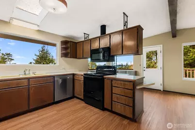 7413 Soundview Drive, Edmonds, WA 98026 - Photo 15