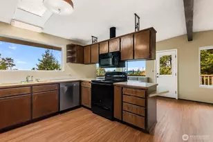 7413 Soundview Dr, Edmonds, WA 98026 - Photo 15