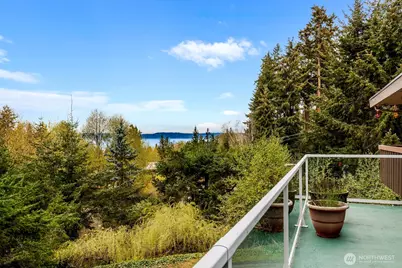 7413 Soundview Drive, Edmonds, WA 98026 - Photo 5