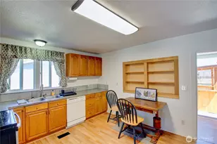 702 N Skagit St, Burlington, WA 98233 - Photo 9