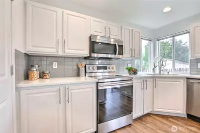 24240 SE 10th Place, Sammamish, WA 98075 - Photo 9