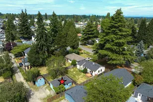 9745 Evanston Ave N, Seattle, WA 98103 - Photo 3
