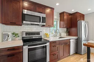 9745 Evanston Ave N, Seattle, WA 98103 - Photo 11