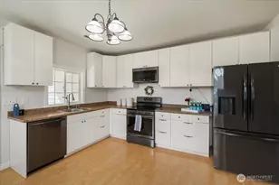406 Long St, Wilkeson, WA 98396 - Photo 9