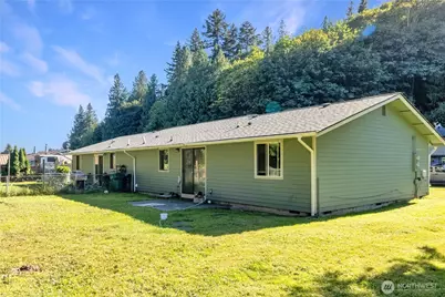 11087 N Skagit Street #A & B, Burlington, WA 98233 - Photo 3