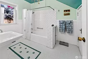 237 W 3rd St, Port Angeles, WA 98362 - Photo 21