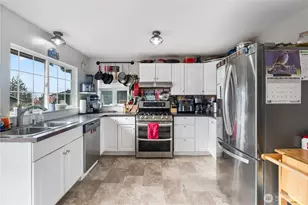 2825 E Crestline Dr, Bellingham, WA 98226 - Photo 11