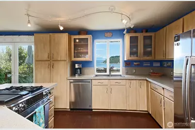 8216 Whidbey Drive, Clinton, WA 98236 - Photo 15