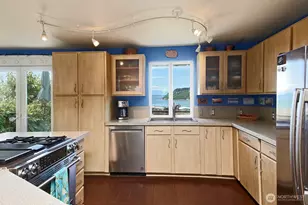 8216 Whidbey Dr, Clinton, WA 98236 - Photo 15