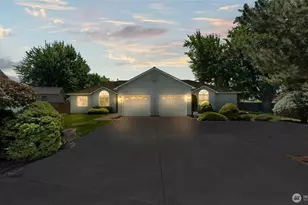 996 SE Admiral Pl, College Place, WA 99324 - Photo 1