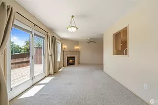 996 SE Admiral Pl, College Place, WA 99324 - Photo 3