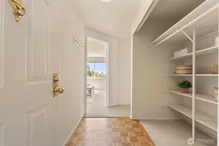 8720 Phinney Ave N, Seattle, WA 98103 - Photo 3