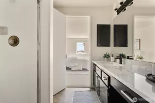 8720 Phinney Ave N, Seattle, WA 98103 - Photo 19