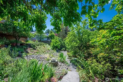 1529 Ilwaco Avenue NE, Renton, WA 98059 - Photo 33