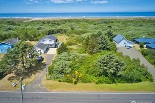 429 Ocean Shores Blvd NW, Ocean Shores, WA 98569 - Photo 1