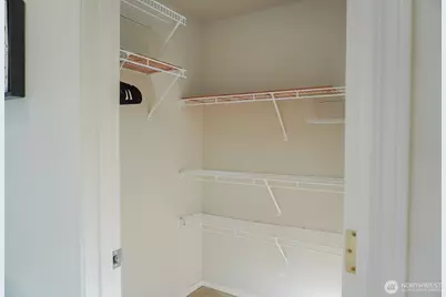 9426 Linden Avenue N, Seattle, WA 98103 - Photo 17