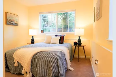 9426 Linden Avenue N, Seattle, WA 98103 - Photo 23