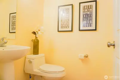 9426 Linden Avenue N, Seattle, WA 98103 - Photo 13