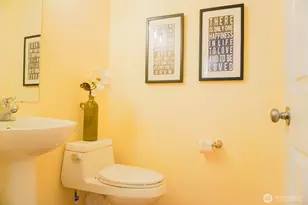 9426 Linden Ave N, Seattle, WA 98103 - Photo 13