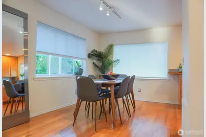 9426 Linden Avenue N, Seattle, WA 98103 - Photo 9