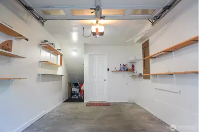 9426 Linden Avenue N, Seattle, WA 98103 - Photo 27