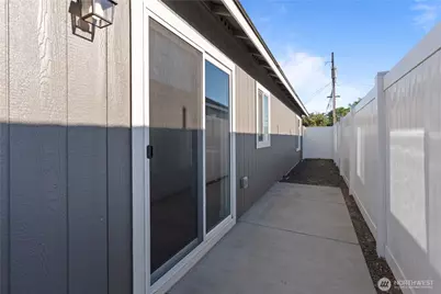 1325 Shaw Street, Moses Lake, WA 98837 - Photo 3