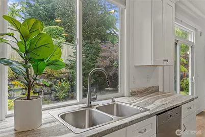 813 275th Place SE, Sammamish, WA 98075 - Photo 13