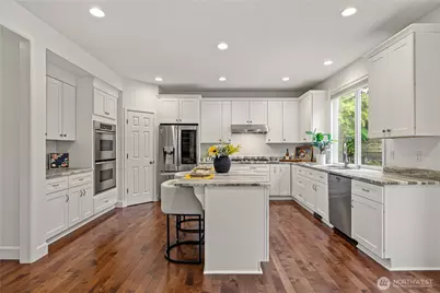813 275th Place SE, Sammamish, WA 98075 - Photo 9