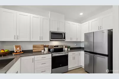16830 20th Avenue W #D6, Lynnwood, WA 98037 - Photo 3