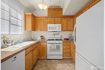 10543 Midvale Avenue N #A, Seattle, WA 98133 - Photo 9
