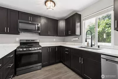 1011 Pennsylvania Avenue, Bremerton, WA 98337 - Photo 9
