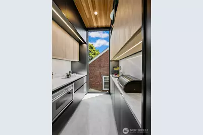 7516 E Green Lake Drive N, Seattle, WA 98103 - Photo 15