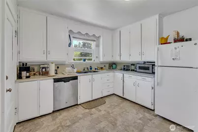 13025 Ambaum Boulevard SW, Burien, WA 98146 - Photo 11
