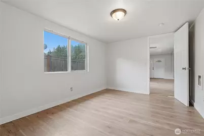 1126 Poindexter Avenue W, Bremerton, WA 98312 - Photo 13