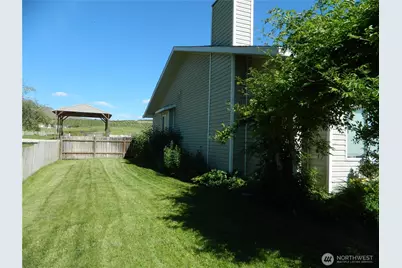 16 Orchard Loop S, Tonasket, WA 98855 - Photo 3