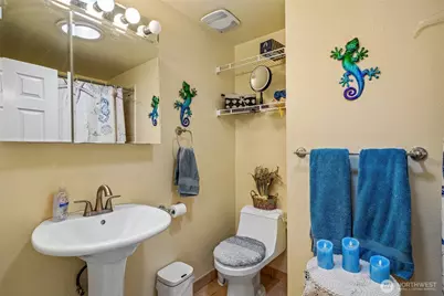 553 S 111th Street, Seattle, WA 98168 - Photo 17
