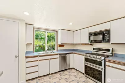 8830 Shell Place, Edmonds, WA 98026 - Photo 11