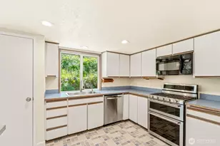 8830 Shell Pl, Edmonds, WA 98026 - Photo 11